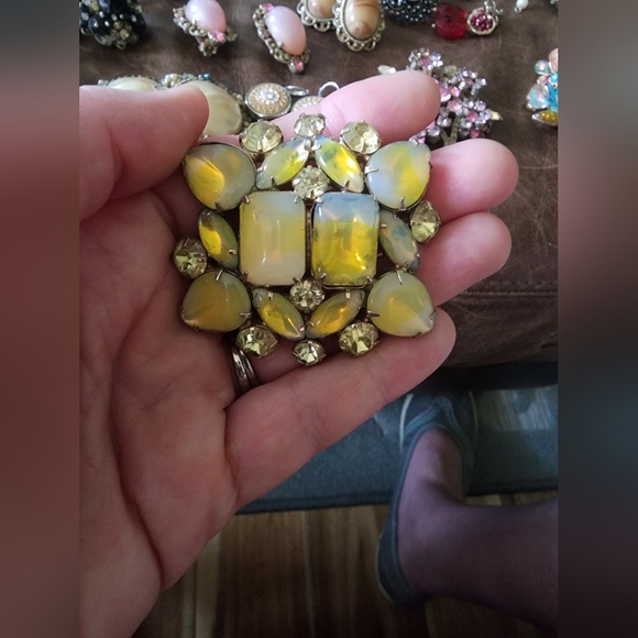 no brand Jewelry - Vintage yellow/white stone brooch